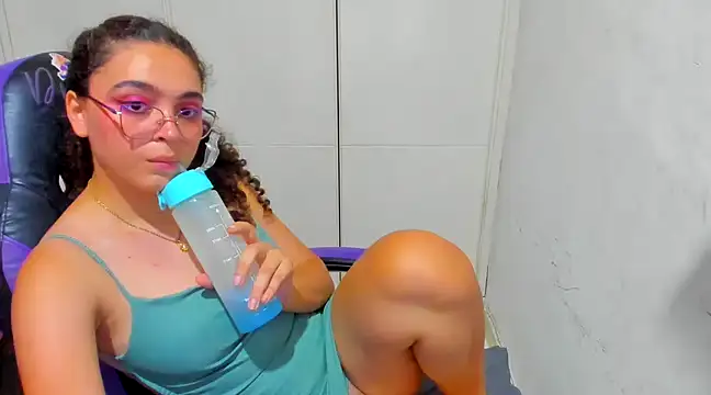 Lily anal squirt  online show from 22, 12, 2024