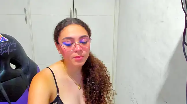 Lily anal squirt  online show from 31, 12, 2024