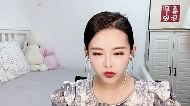 XINXINh online show from 6, 2, 2025