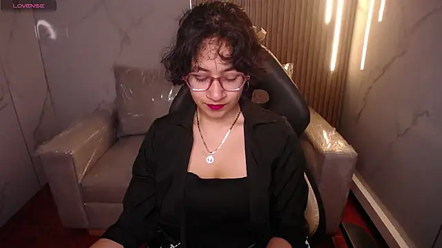 Lili Gomez  online show from 21, 11, 2025