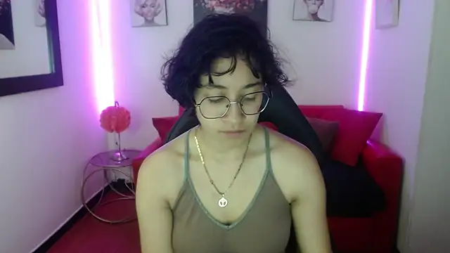 Lili Gomez  online show from 2, 2, 2025