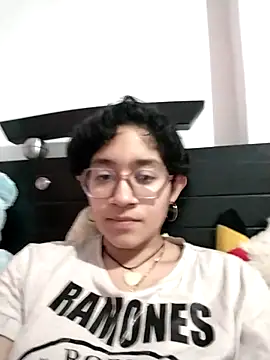 Snapshot of Lili_Gomez_ chatting on 21, 12, 2025 Lili Gomez online show from 21, 12, 2025