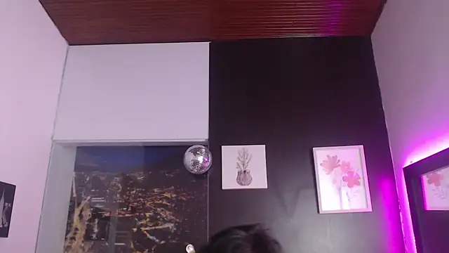 Lili Gomez  online show from 2, 11, 2025