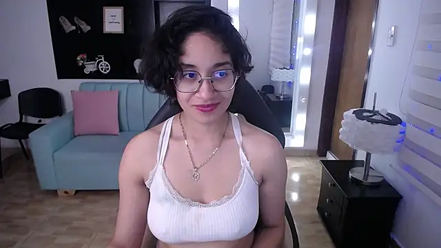 Lili Gomez  online show from 11, 3, 2025