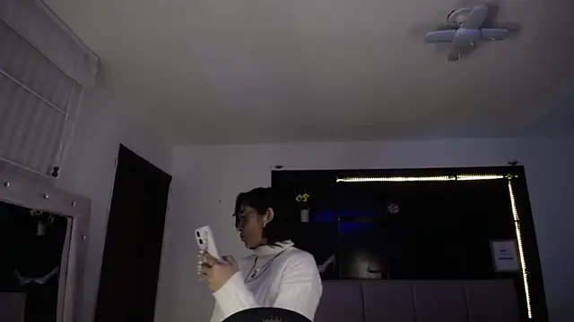 Lili Gomez  online show from 18, 9, 2025