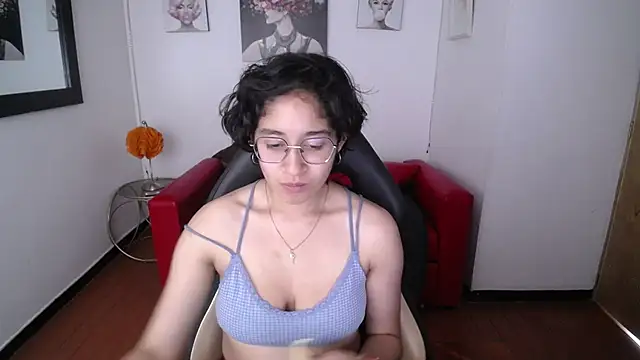 Lili Gomez  online show from 10, 2, 2025