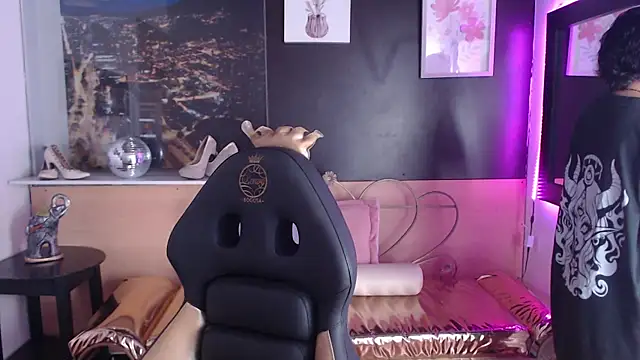 Lili Gomez  online show from 24, 10, 2025