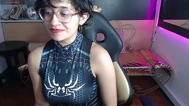 Lili Gomez  online show from 9, 10, 2025