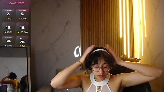 Lili Gomez  online show from 15, 11, 2025