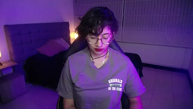 Lili Gomez  online show from 13, 10, 2025