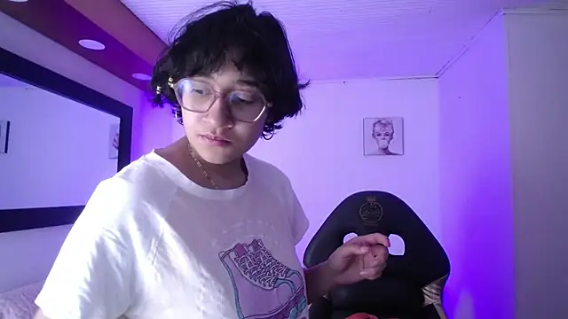 Lili Gomez  online show from 12, 11, 2025