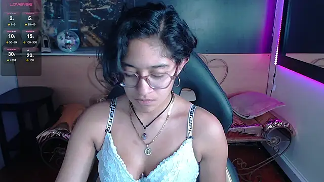 Lili Gomez  online show from 2, 10, 2025