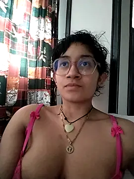 Snapshot of Lili_Gomez_ chatting on 14, 12, 2025 Lili Gomez online show from 14, 12, 2025