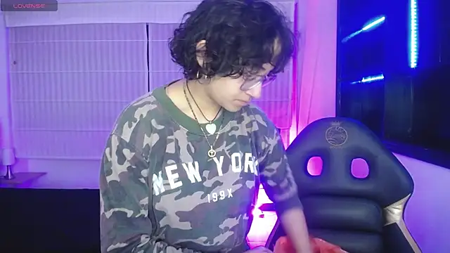 Lili Gomez  online show from 27, 11, 2025