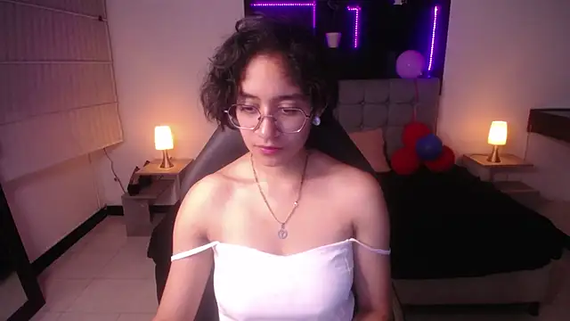 Lili Gomez  online show from 2, 3, 2025