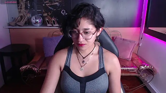 Lili Gomez  online show from 6, 10, 2025