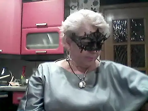 Lisa Suzie online show from 4, 10, 2025