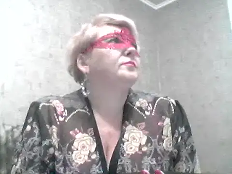 Lisa Suzie online show from 5, 1, 2025