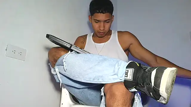 maximo vega newv online show from 25, 3, 2026