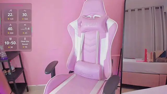 Snapshot of sophiawhite__ chatting on 28, 10, 2025 sophiawhite online show from 28, 10, 2025