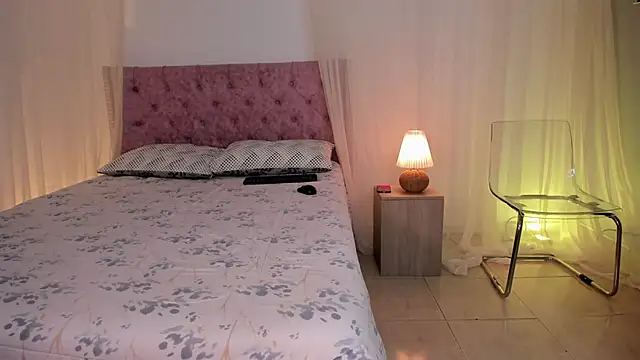 Lia Sweett  online show from 22, 11, 2025