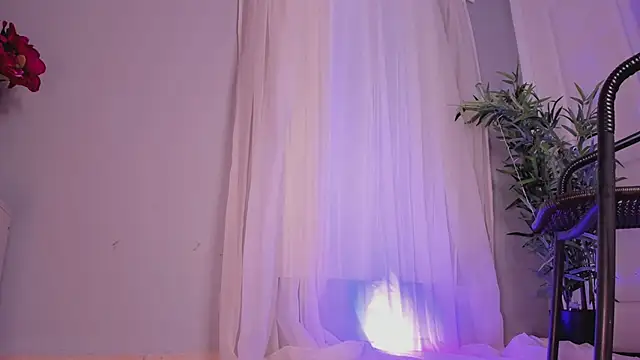 Lia Sweett  online show from 19, 3, 2025