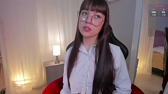 Lia Sweett  online show from 28, 11, 2025