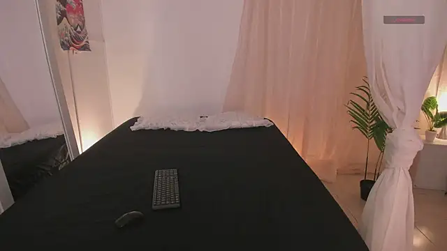 Lia Sweett  online show from 4, 2, 2026