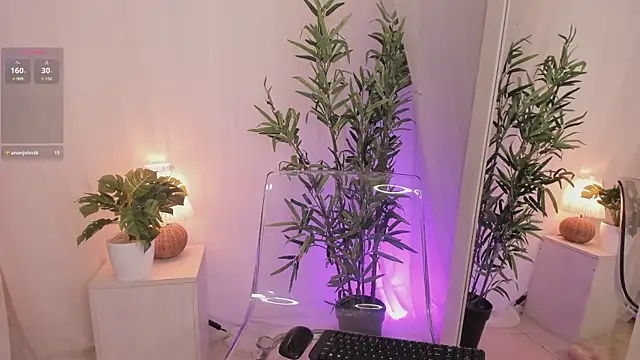 Lia Sweett  online show from 22, 9, 2025