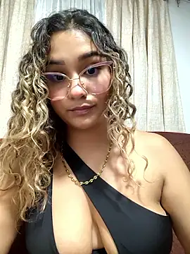 Snapshot of BrendaGirs chatting on 6, 11, 2025 BrendaGirs online show from 6, 11, 2025