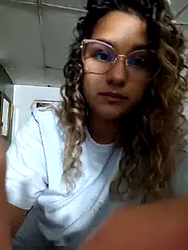 Snapshot of BrendaGirs chatting on 28, 11, 2025 BrendaGirs online show from 28, 11, 2025