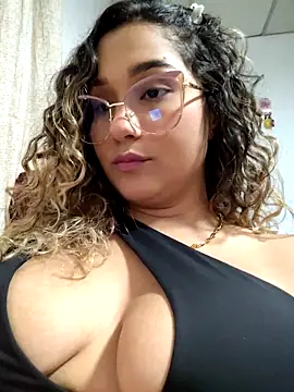 Snapshot of BrendaGirs chatting on 27, 11, 2025 BrendaGirs online show from 27, 11, 2025