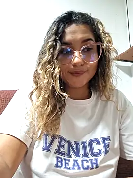 Snapshot of BrendaGirs chatting on 11, 10, 2025 BrendaGirs online show from 11, 10, 2025