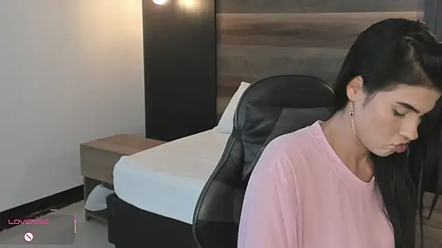 stephanya  online show from 11, 3, 2026