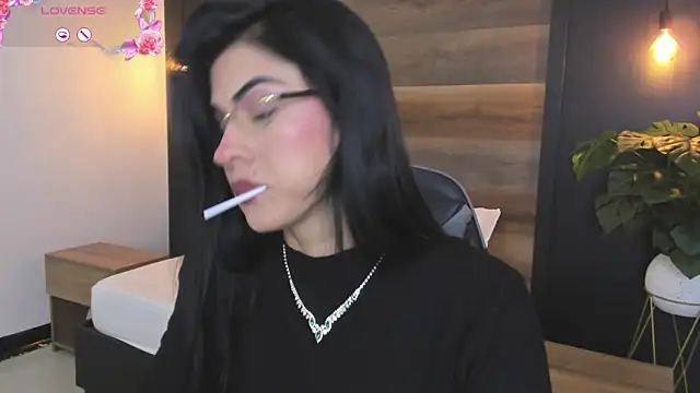 Snapshot of stephanya_ chatting on 6, 5, 2026 stephanya online show from 6, 5, 2026