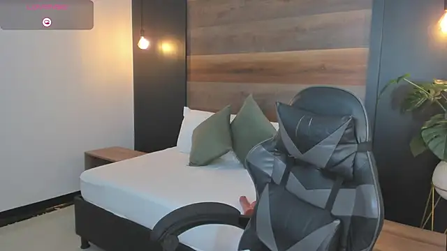 stephanya  online show from 13, 1, 2026