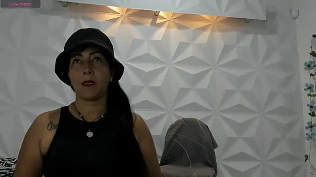 CHantal 33 online show from 21, 1, 2025