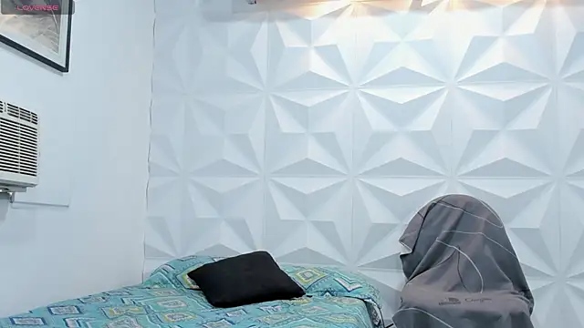 CHantal 33 online show from 4, 1, 2025