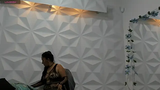 CHantal 33 online show from 5, 1, 2025