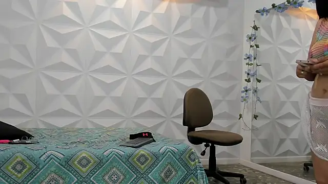 CHantal 33 online show from 10, 1, 2025