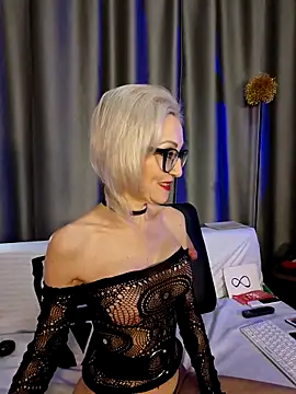 Snapshot of Milforja chatting on 30, 11, 2025 Milforja online show from 30, 11, 2025