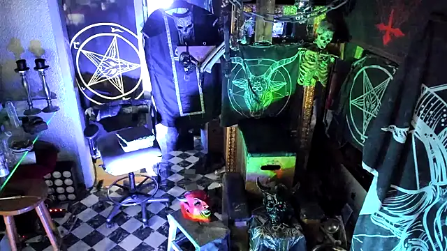 Snapshot of BULGEDEMON chatting on 31, 10, 2025 BULGEDEMON online show from 31, 10, 2025