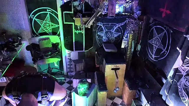 Snapshot of BULGEDEMON chatting on 30, 10, 2025 BULGEDEMON online show from 30, 10, 2025