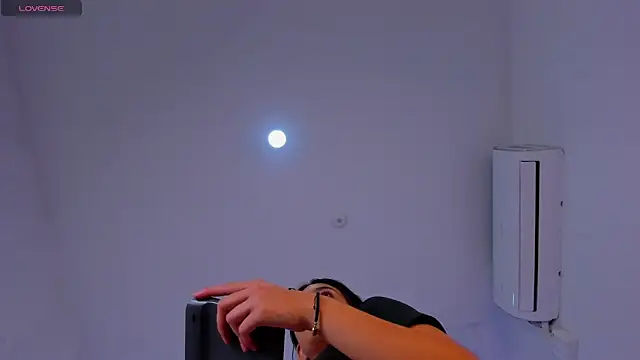 aggy castel online show from 5, 2, 2026