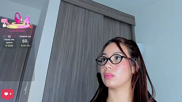 Tamaraa Serra online show from 4, 11, 2025