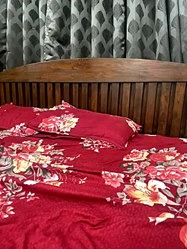 Snapshot of HoneyBearCpl chatting on 1, 11, 2025 HoneyBearCpl online show from 1, 11, 2025