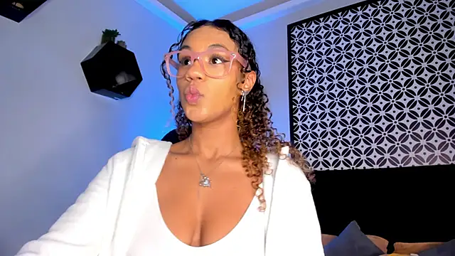 Snapshot of sade_jackson1 chatting on 9, 10, 2025 sade jackson1 online show from 9, 10, 2025