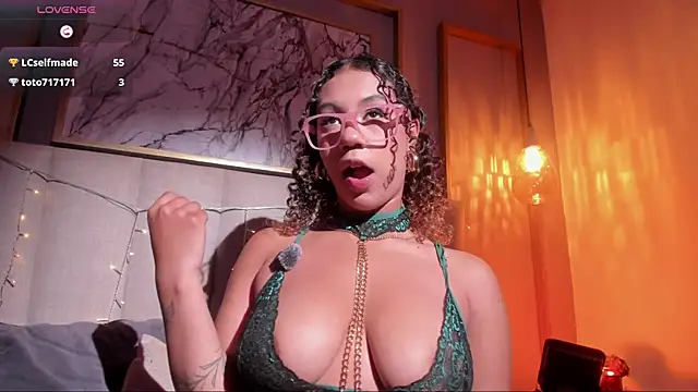 Snapshot of sade_jackson1 chatting on 23, 6, 2026 sade jackson1 online show from 23, 6, 2026