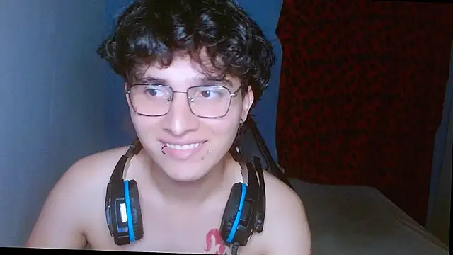 Snapshot of Charley_quin chatting on 4, 5, 2026 Charley quin online show from 4, 5, 2026