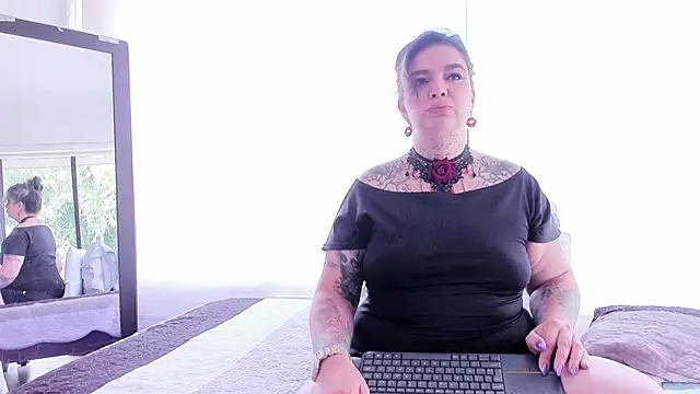 Snapshot of poisson_ivy chatting on 18, 11, 2025 poisson ivy online show from 18, 11, 2025